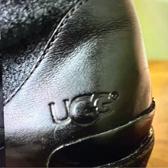 UGG woman’s Black Leather ankle boots size 9 suede - Picture 3 of 6